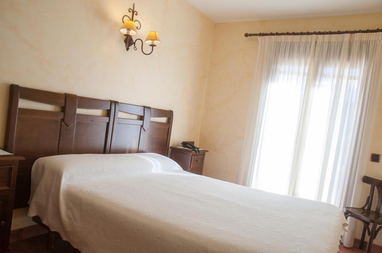 Hostal Rural Los Telares بسترانا المظهر الخارجي الصورة